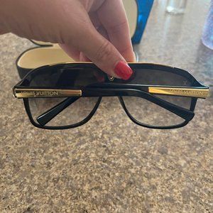 Louis Vuitton Evidence of a Millionaire Sunglasses, Case Black Gold 20350W P0123